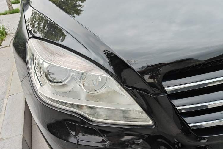 Used Mercedes-Benz R-Class 2011 R 300 L Business Model Right Front Headlight