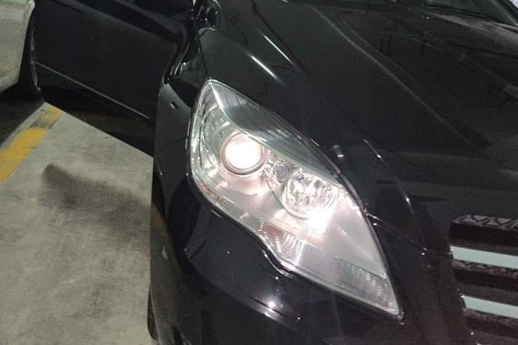 Used Mercedes-Benz R-Class 2011 R 300 L Business Model Right Front Headlight