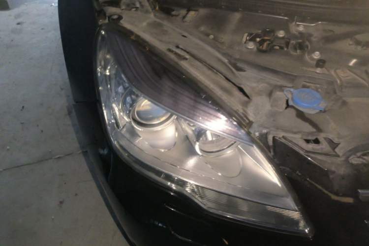 Used Mercedes-Benz R-Class 2011 R 300 L Business Model Right Front Headlight