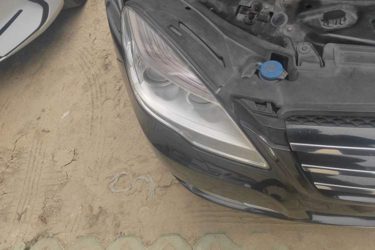 Used Mercedes-Benz R-Class 2011 R 300 L Business Model Right Front Headlight
