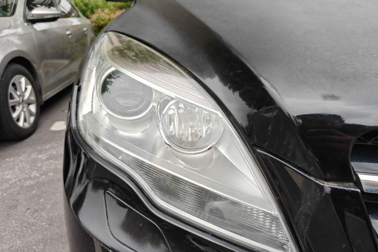 Used Mercedes-Benz R-Class 2011 R 300 L Business Model Right Front Headlight