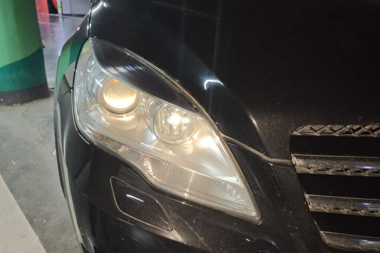 Used Mercedes-Benz R-Class 2011 R 300 L Business Model Right Front Headlight