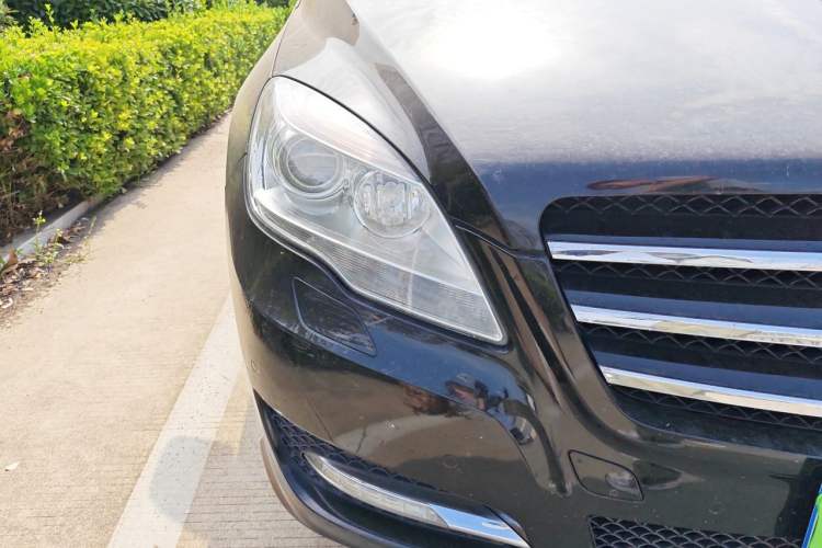 Used Mercedes-Benz R-Class 2011 R 300 L Business Model Right Front Headlight