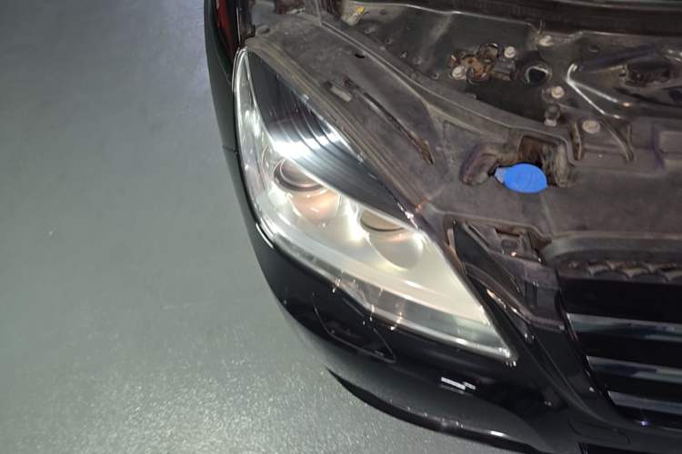 Used Mercedes-Benz R-Class 2011 R 300 L Business Model Right Front Headlight