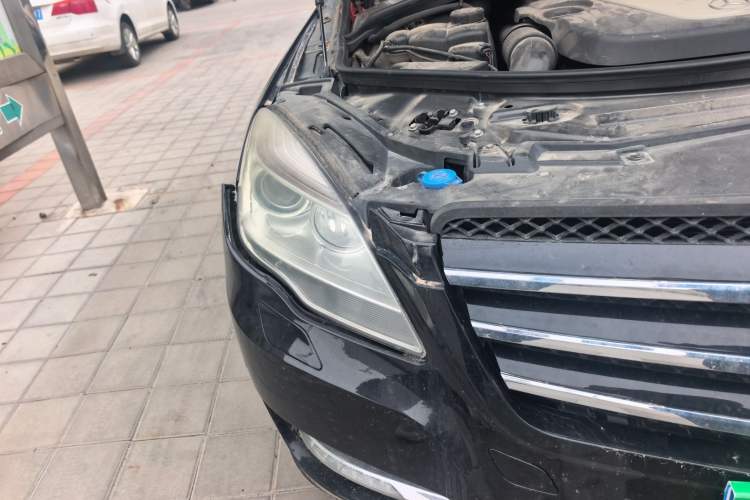 Used Mercedes-Benz R-Class 2011 R 300 L Business Model Right Front Headlight