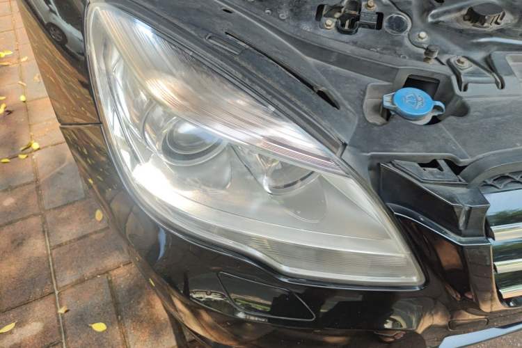 Used Mercedes-Benz R-Class 2011 R 300 L Business Model Right Front Headlight