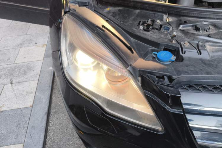 Used Mercedes-Benz R-Class 2011 R 350 L 4MATIC Right Front Headlight