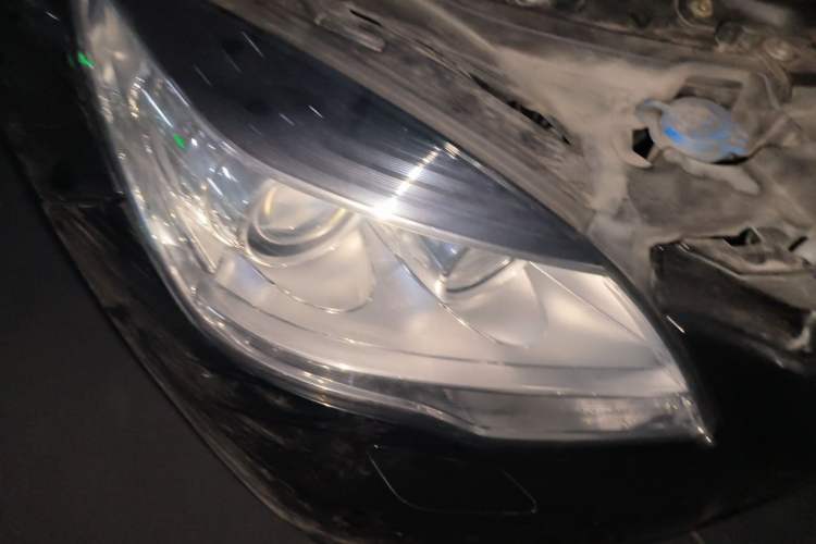 Used Mercedes-Benz R-Class 2011 R 350 L 4MATIC Right Front Headlight