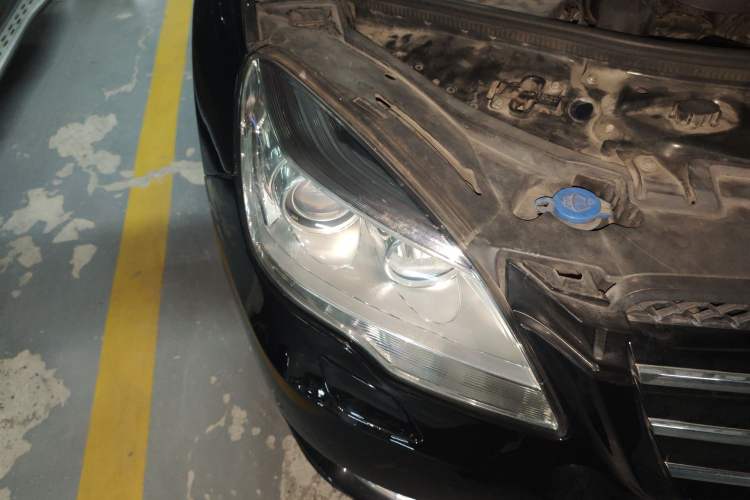 Used Mercedes-Benz R-Class 2011 R 300 L Business Model Right Front Headlight
