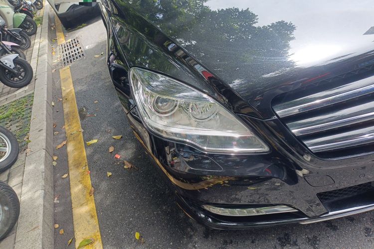 Used Mercedes-Benz R-Class 2011 R 300 L Business Model Right Front Headlight