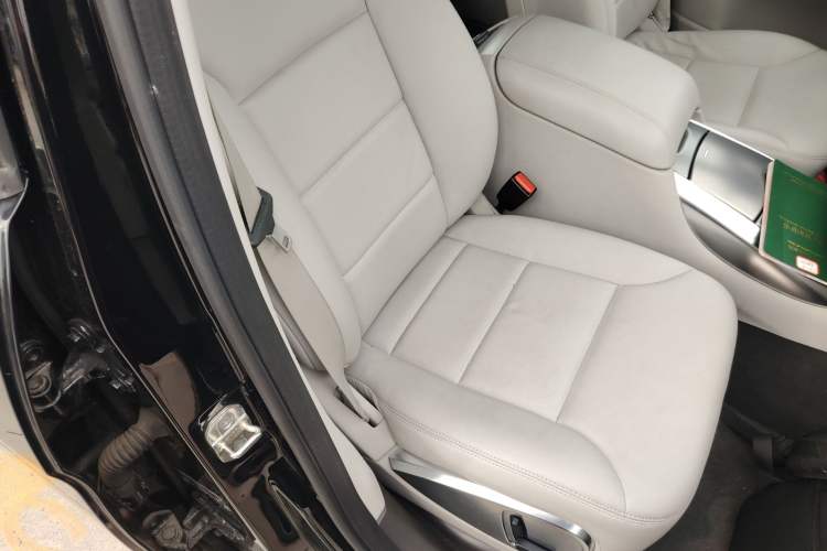 Used Mercedes-Benz R-Class 2011 R 300 L Business Model Right Front Seat
