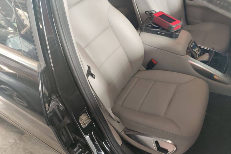 Used Mercedes-Benz R-Class 2011 R 300 L Business Model Right Front Seat