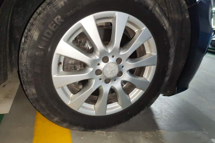 Used Mercedes-Benz R-Class 2011 R 350 L 4MATIC Right Front Wheel Hub