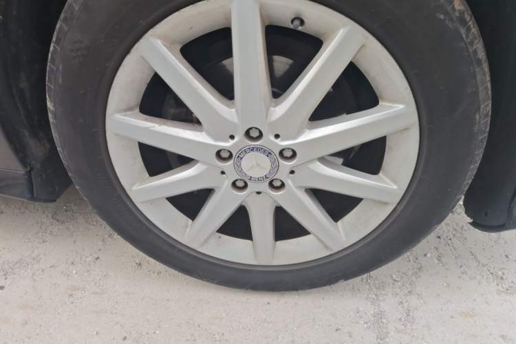 Used Mercedes-Benz R-Class 2011 R 350 L 4MATIC Right Front Wheel Hub
