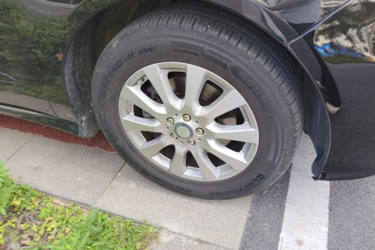 Used Mercedes-Benz R-Class 2011 R 300 L Business Model Right Front Wheel Hub