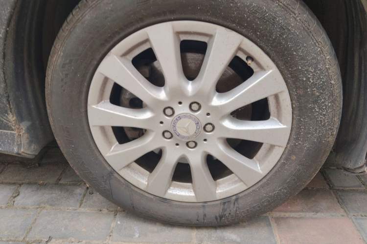 Used Mercedes-Benz R-Class 2011 R 300 L Business Model Right Front Wheel Hub