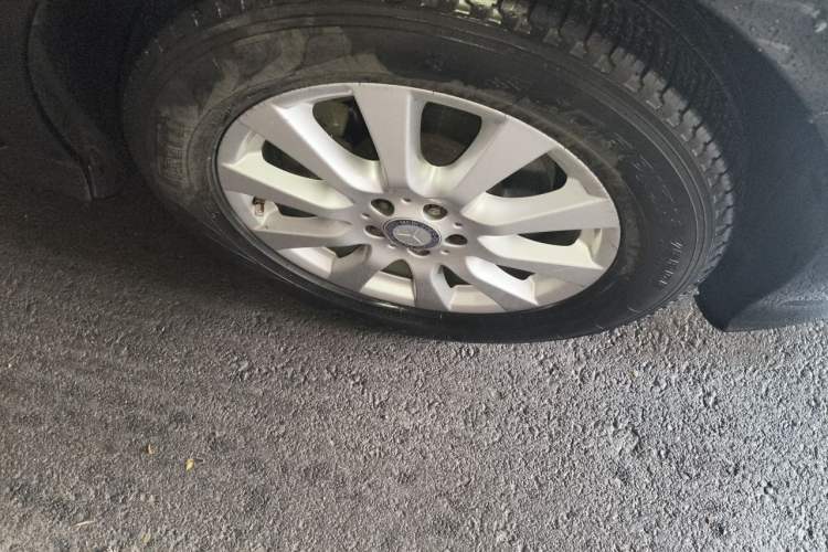 Used Mercedes-Benz R-Class 2011 R 300 L Business Model Right Front Wheel Hub