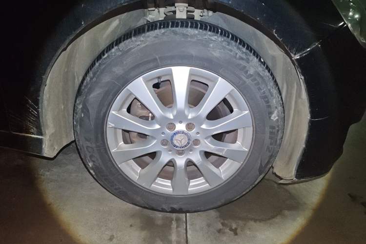 Used Mercedes-Benz R-Class 2011 R 350 L 4MATIC Right Front Wheel Hub