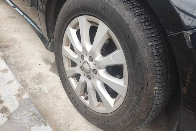 Used Mercedes-Benz R-Class 2011 R 300 L Business Model Right Front Wheel Hub