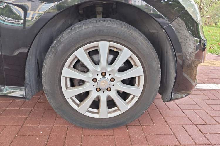 Used Mercedes-Benz R-Class 2011 R 300 L Business Model Right Front Wheel Hub