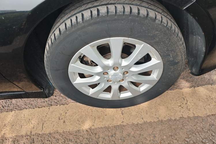 Used Mercedes-Benz R-Class 2011 R 300 L Business Model Right Front Wheel Hub