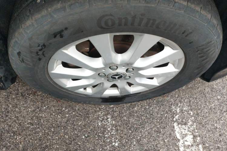 Used Mercedes-Benz R-Class 2011 R 350 L 4MATIC Right Front Wheel Hub