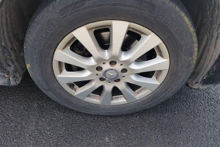 Used Mercedes-Benz R-Class 2011 R 300 L Business Model Right Front Wheel Hub