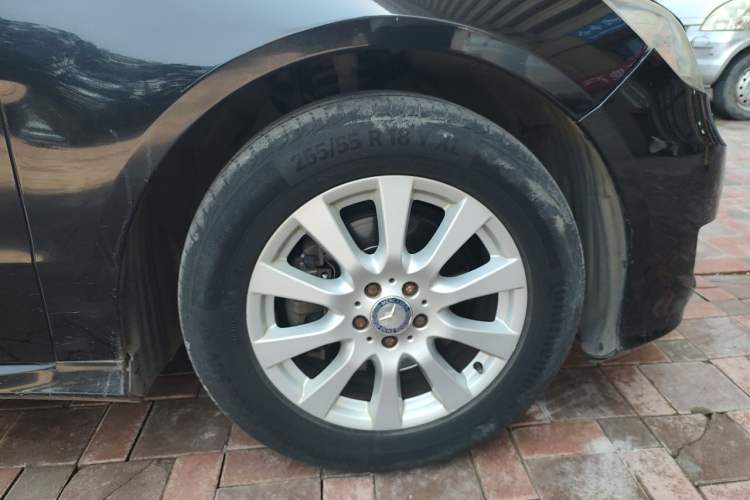 Used Mercedes-Benz R-Class 2011 R 300 L Business Model Right Front Wheel Hub