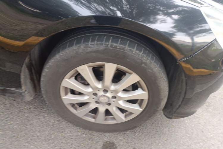 Used Mercedes-Benz R-Class 2011 R 300 L Business Model Right Front Wheel Hub