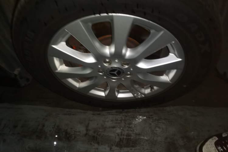 Used Mercedes-Benz R-Class 2011 R 350 L 4MATIC Right Front Wheel Hub