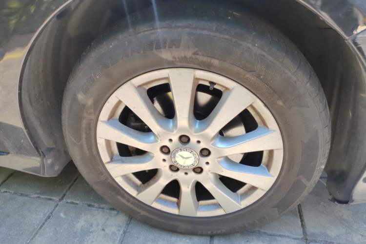 Used Mercedes-Benz R-Class 2011 R 300 L Business Model Right Front Wheel Hub