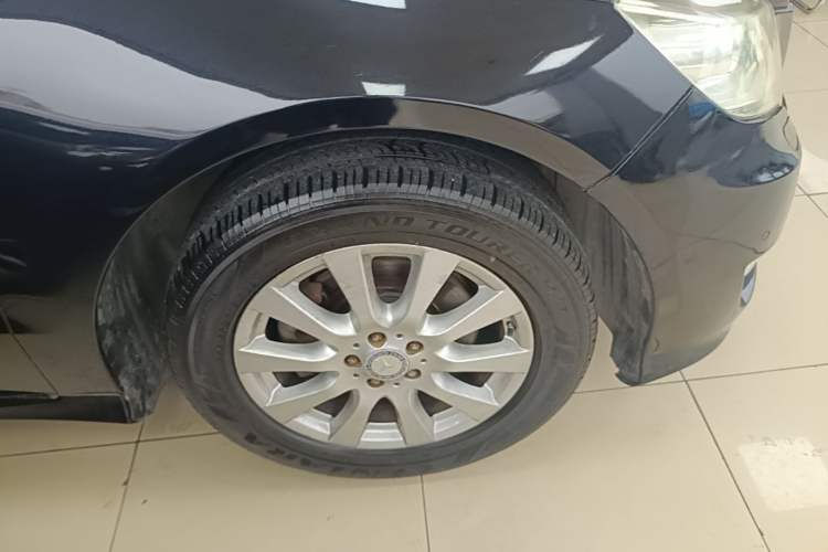 Used Mercedes-Benz R-Class 2011 R 300 L Business Model Right Front Wheel Hub