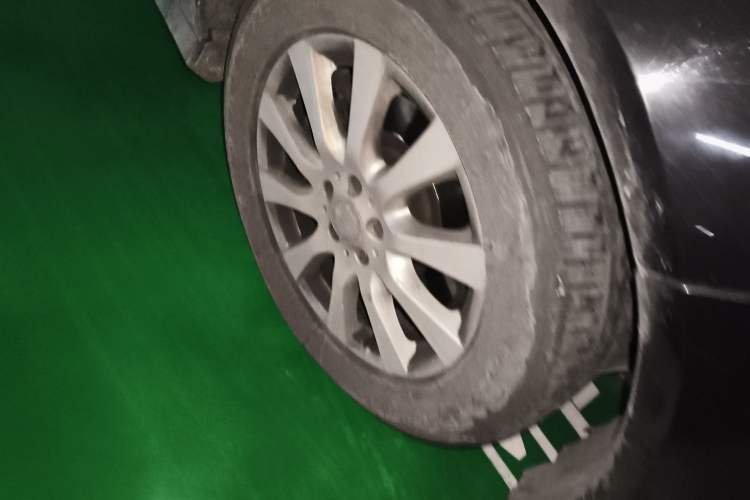 Used Mercedes-Benz R-Class 2011 R 350 L 4MATIC Right Front Wheel Hub