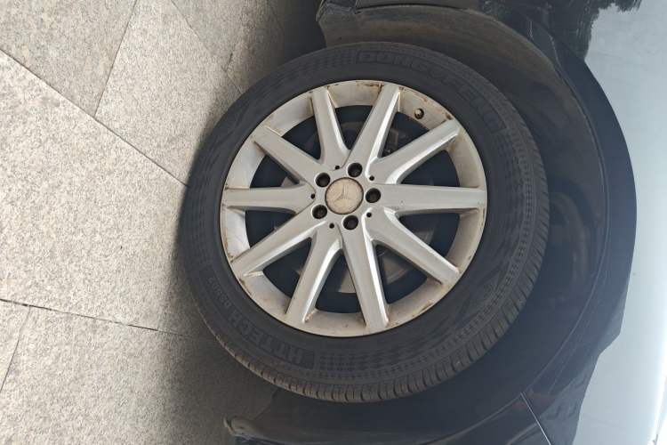 Used Mercedes-Benz R-Class 2011 R 350 L 4MATIC Right Front Wheel Hub
