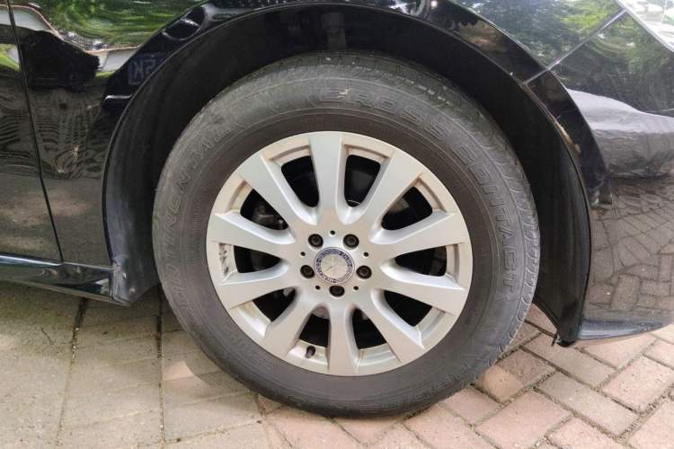 Used Mercedes-Benz R-Class 2011 R 300 L Business Model Right Front Wheel Hub