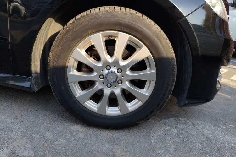 Used Mercedes-Benz R-Class 2011 R 300 L Business Model Right Front Wheel Hub