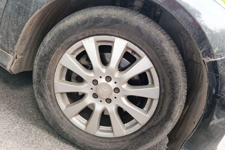 Used Mercedes-Benz R-Class 2011 R 300 L Business Model Right Front Wheel Hub
