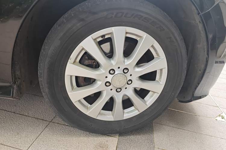 Used Mercedes-Benz R-Class 2011 R 350 L 4MATIC Right Front Wheel Hub