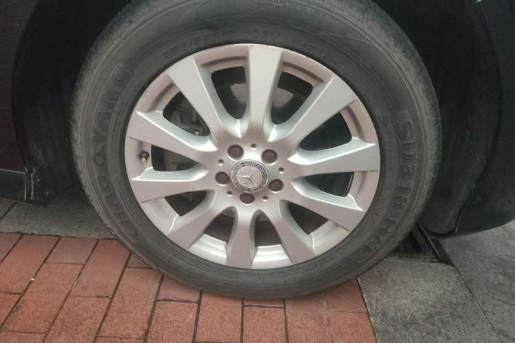 Used Mercedes-Benz R-Class 2011 R 300 L Business Model Right Front Wheel Hub