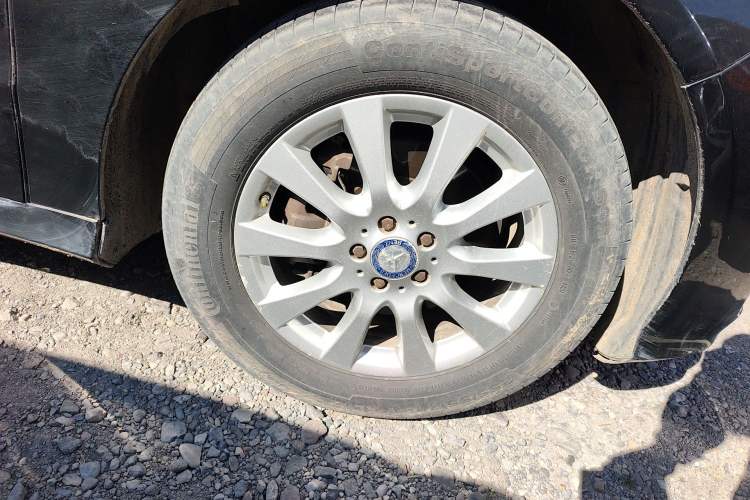 Used Mercedes-Benz R-Class 2011 R 300 L Business Model Right Front Wheel Hub
