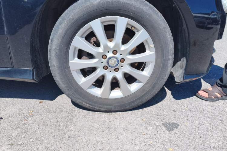 Used Mercedes-Benz R-Class 2011 R 300 L Business Model Right Front Wheel Hub