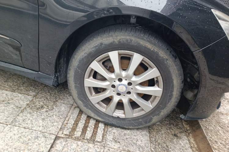 Used Mercedes-Benz R-Class 2011 R 300 L Business Model Right Front Wheel Hub