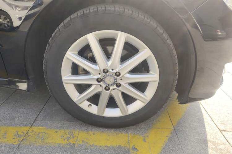 Used Mercedes-Benz R-Class 2011 R 350 L 4MATIC Right Front Wheel Hub