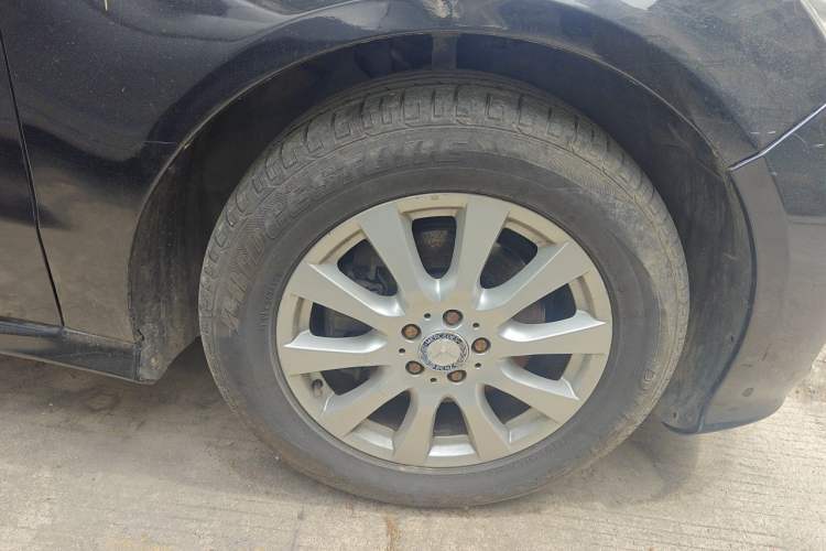 Used Mercedes-Benz R-Class 2011 R 300 L Luxury Model Right Front Wheel Hub