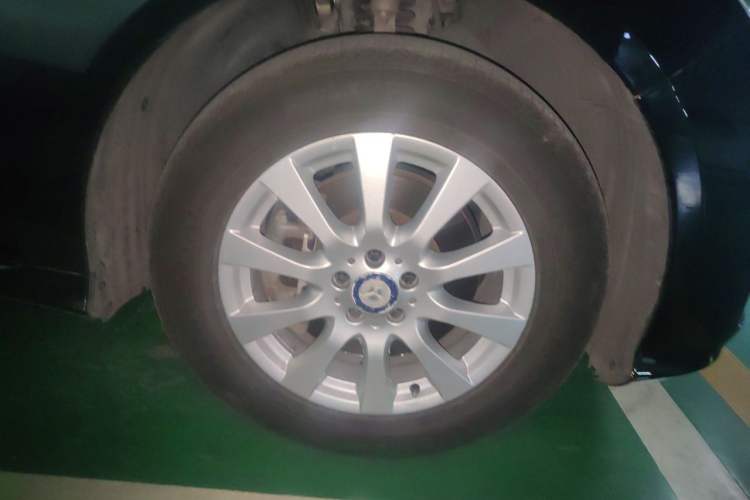 Used Mercedes-Benz R-Class 2011 R 350 L 4MATIC Right Front Wheel Hub
