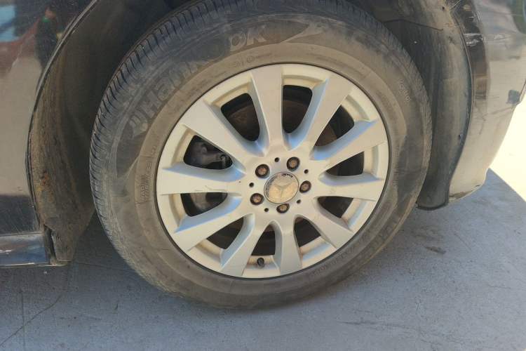 Used Mercedes-Benz R-Class 2011 R 300 L Business Model Right Front Wheel Hub