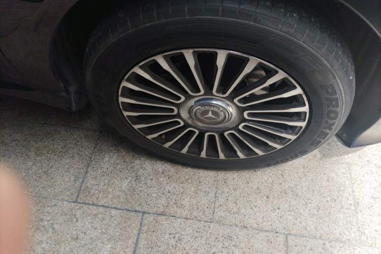 Used Mercedes-Benz R-Class 2011 R 300 L Business Model Right Front Wheel Hub