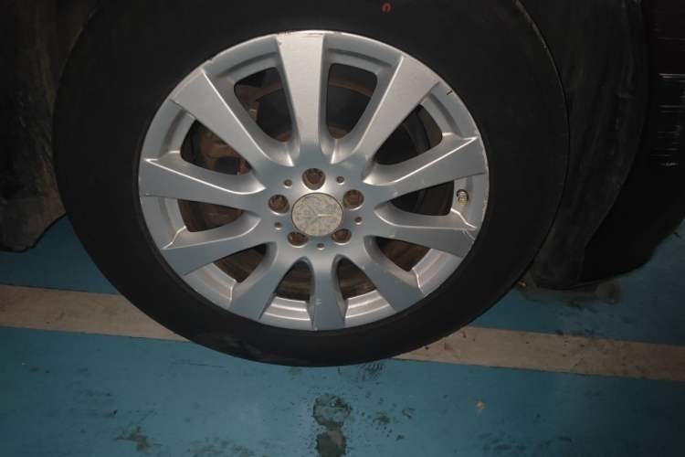 Used Mercedes-Benz R-Class 2011 R 300 L Business Model Right Front Wheel Hub