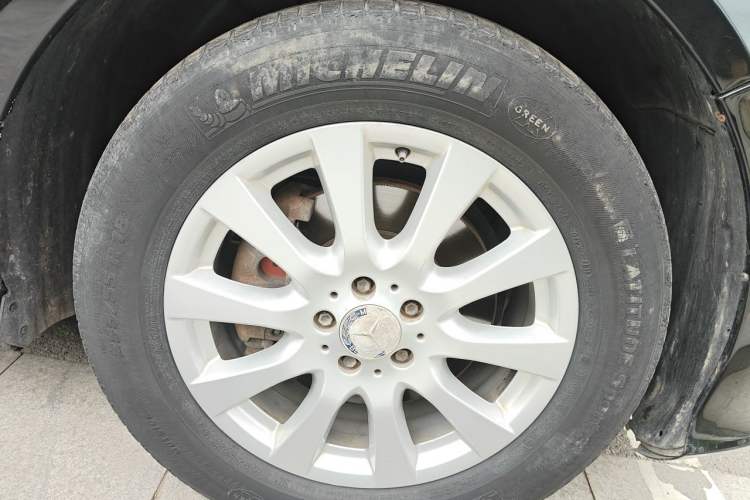 Used Mercedes-Benz R-Class 2011 R 300 L Business Model Right Front Wheel Hub