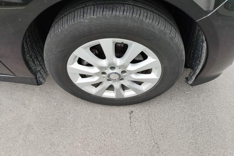 Used Mercedes-Benz R-Class 2011 R 300 L Business Model Right Front Wheel Hub